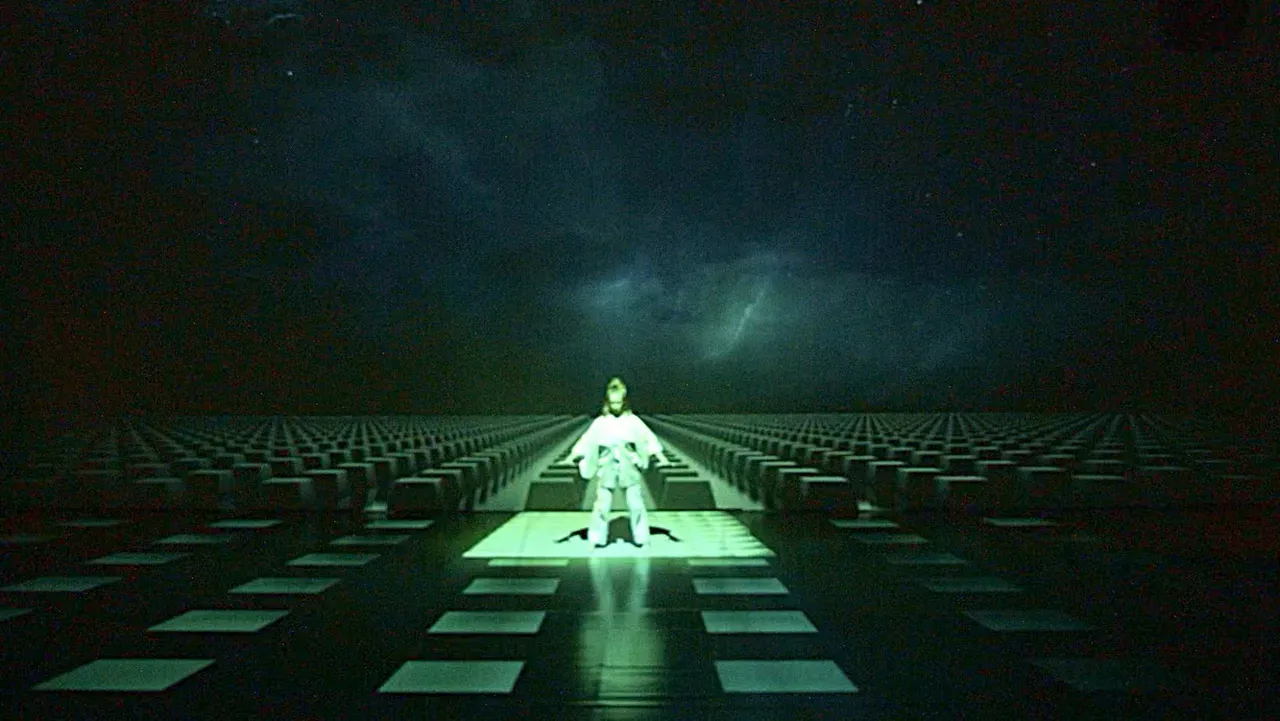 Zofia Tomczyk interacting with videomapping