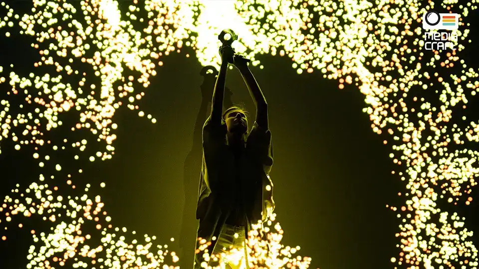 Interactive VR and projection entertainment experience